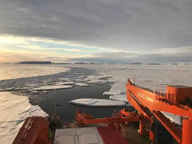 雪龙2号卸货我当安全监督员南极长城站胡淼医生参与卸货记