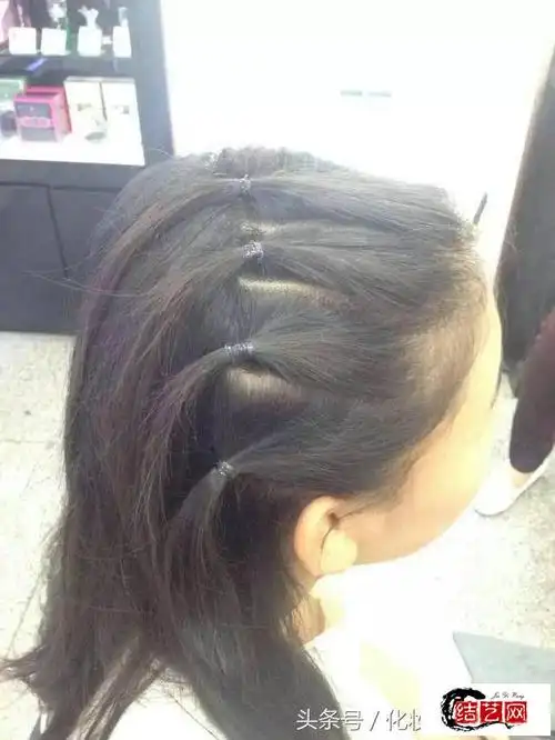 儿童扎头发的方法100种之二款可爱小公主风编发教程-麻花辫的编法