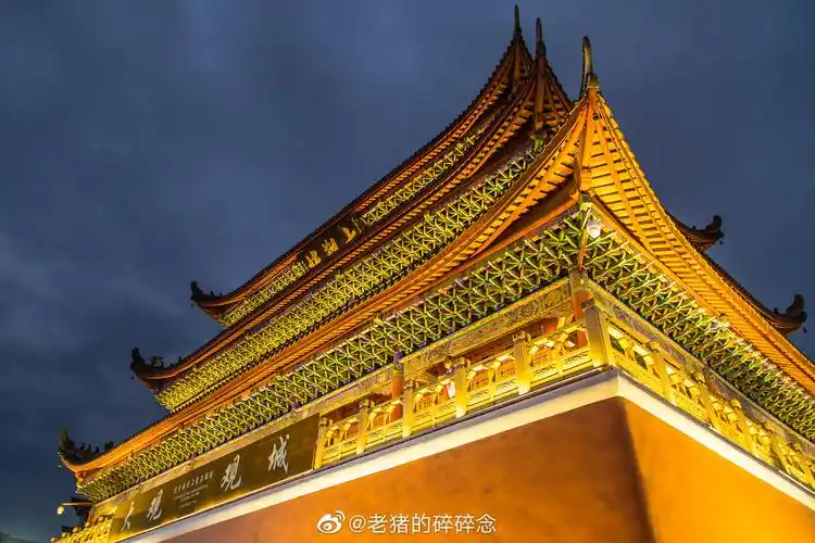 位于宜宾市中区西街口,是宜宾市的标志性建筑,来宜宾这里是必须要打卡