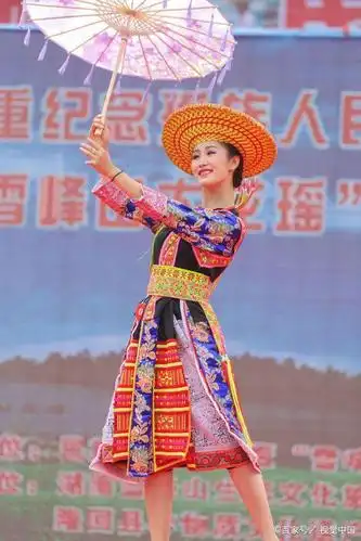 湖南邵阳:花瑶姑娘穿传统服装迎传统节日"讨僚皈"展现独特风情