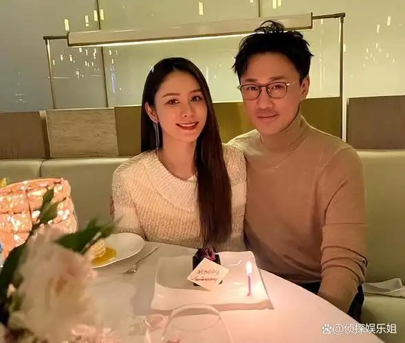 12月12日下午,演员林峯的老婆张馨月在个人社交平台分享了一组一家三