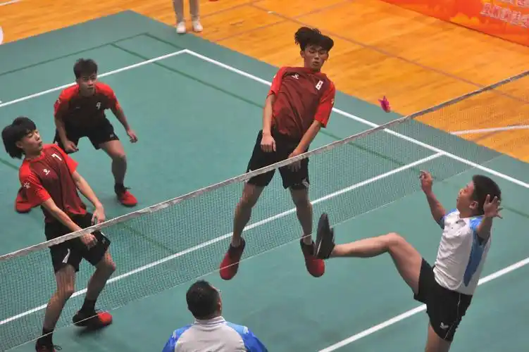 全民"毽"身,享受毽球魅力毽球运动有两千余年的历史,集羽毛球的场地