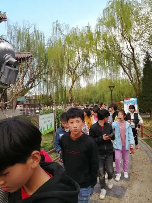 春游踏青——育英小学与春天同行