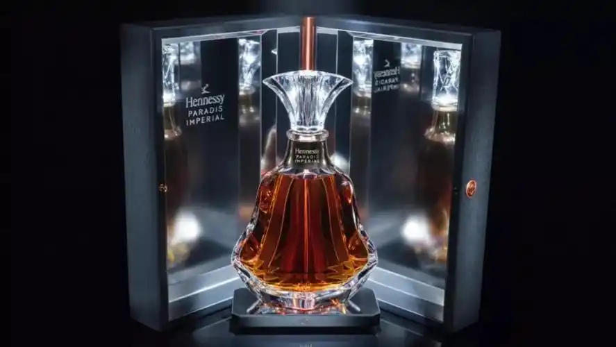 轩尼诗百乐廷皇禧(paradis imperial)是一款比诞生于1979年的轩尼诗