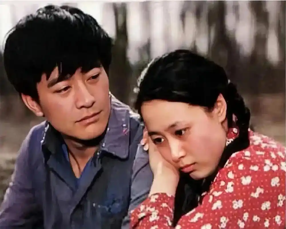 电影版《人生》,由周里京,吴玉芳分别饰演男女主角高加林和刘巧珍