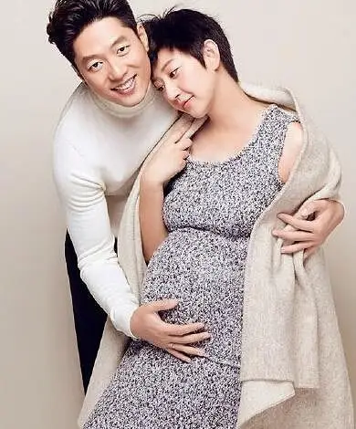 凌潇肃妻子唐一菲被曝昨晚生产 儿子重六斤半