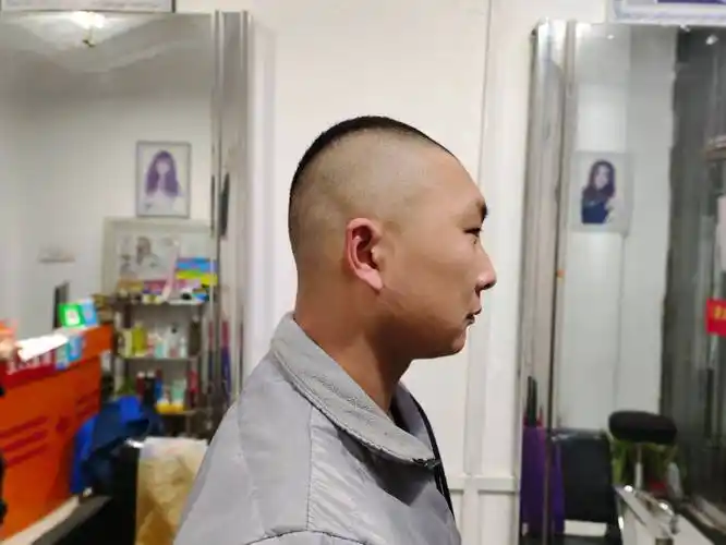 比如这种周边光光的,头顶稍微带一个尖的造型称之为子弹头,也是很立体