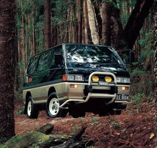 这一台三菱小面包承载了多少人的童年