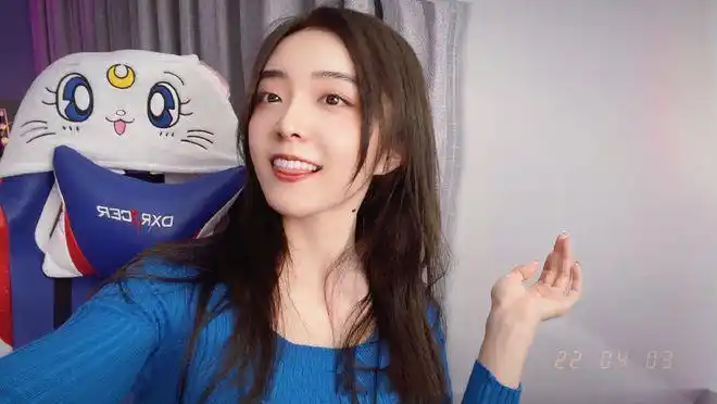 lpl主持余霜为rng发声却遭网暴本人公开回应硬刚喷子粉丝力挺