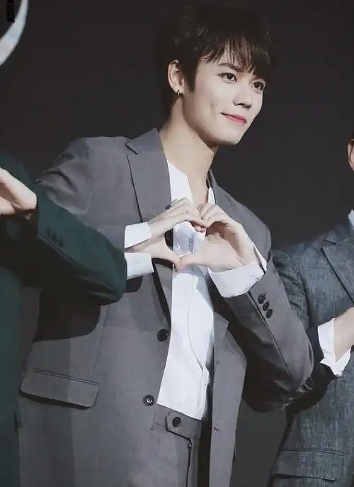 林彦俊的5个表白比心手势第四个令人看后免疫力尽失