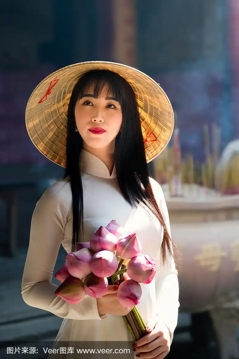 越南妇女穿着传统的敖代文化.