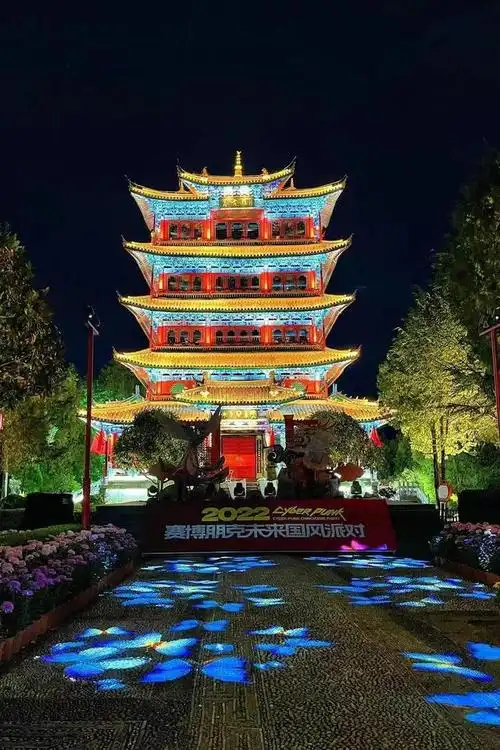 文旅夜游 花样玩转丽江古城狮子山