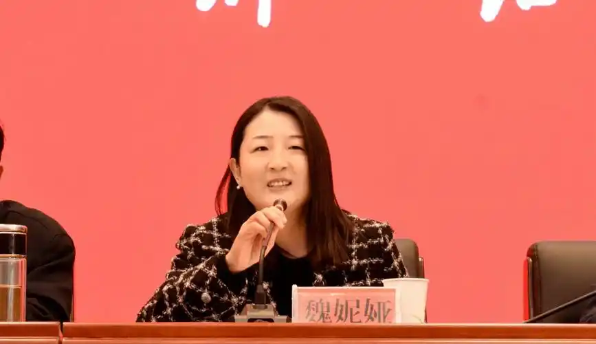 魏妮娅指出,希望市一中全体教职员工进一步统一思想,凝聚改革共识,以