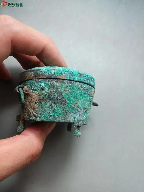 漂亮的红斑绿锈——青铜鼎