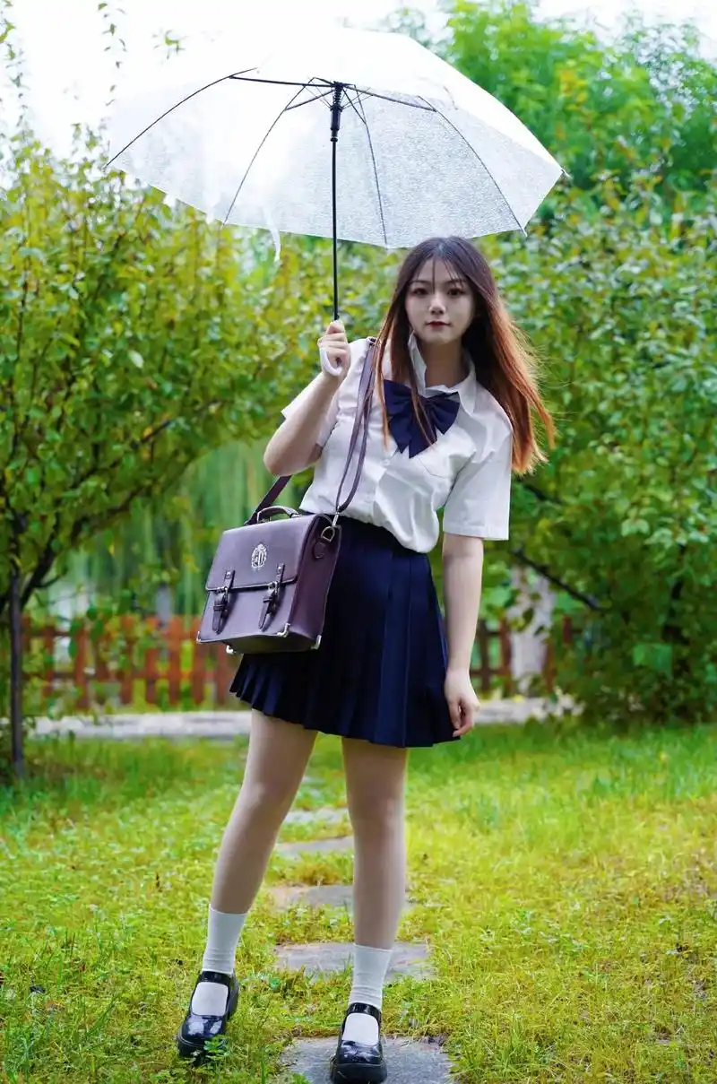 jk制服 #拍照 #校园风 #摄影 基础款的制服才是永远滴 - 抖音