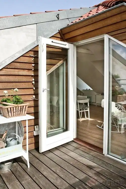 哥本哈根家居02北欧风格阳台玻璃门装修效果图-中华门窗网