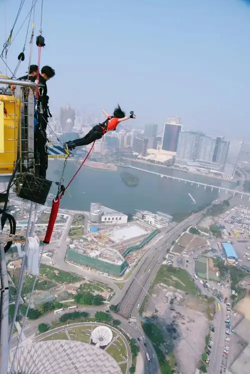 2020澳门观光塔笨猪跳(蹦极跳)玩乐攻略,刺激,这种自由落体的感觉让.