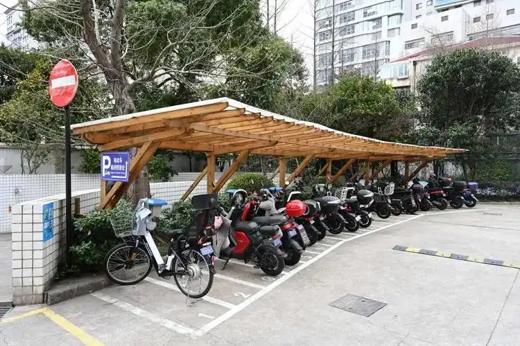 非机动车停车不便,充电难怎么破?"微基建"点亮居民"微幸福"_澎湃号·