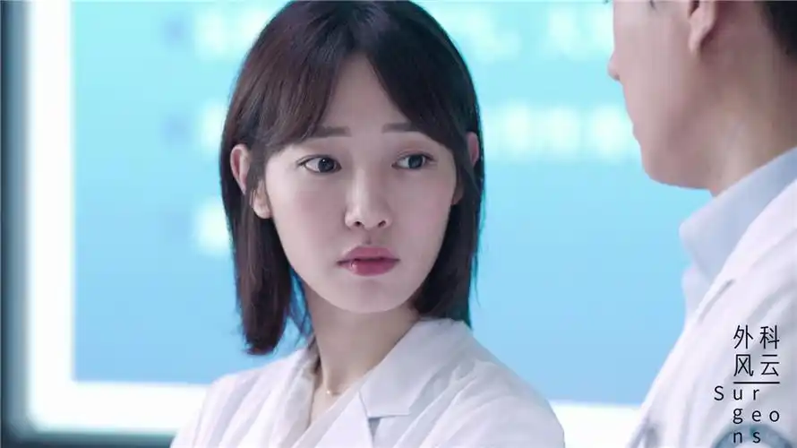 靳东白百何关系"破冰" 《外科风云》情怀发声