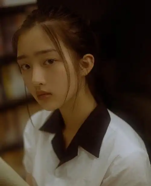 有一种性感叫邓恩熙穿"校服",看到这身材,不是一般人能比