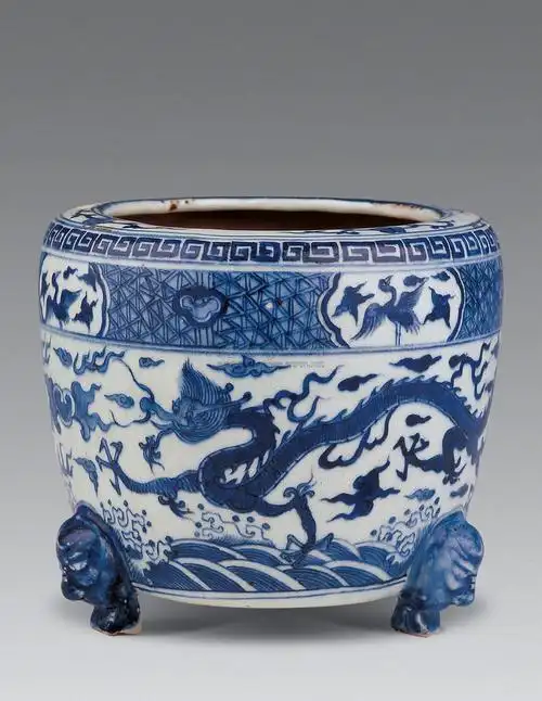 0247 明万历 青花云龙纹三足炉