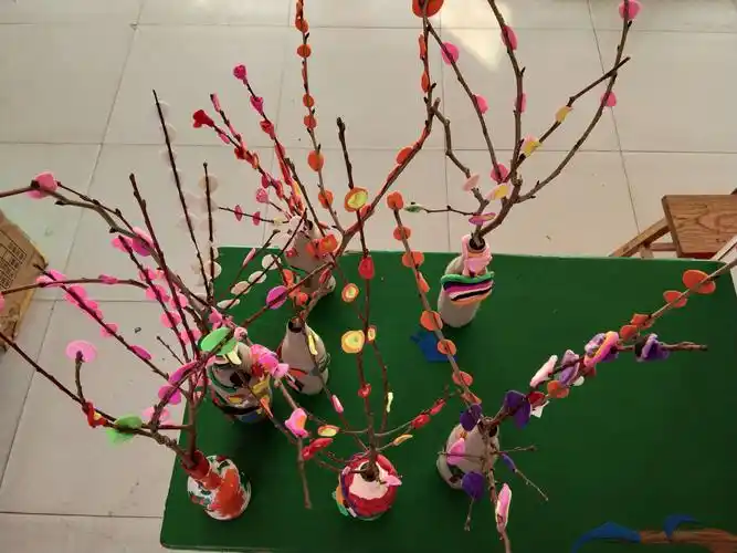 柳山镇庙山幼儿园中班手工制作"桃花朵朵开"