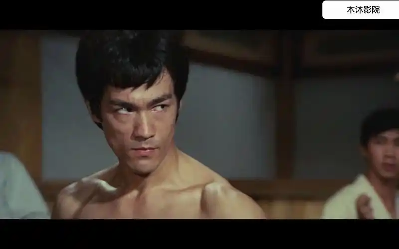 电影:师傅遭人谋害,得知真相的李小龙独闯武馆,暴打东瀛武士!
