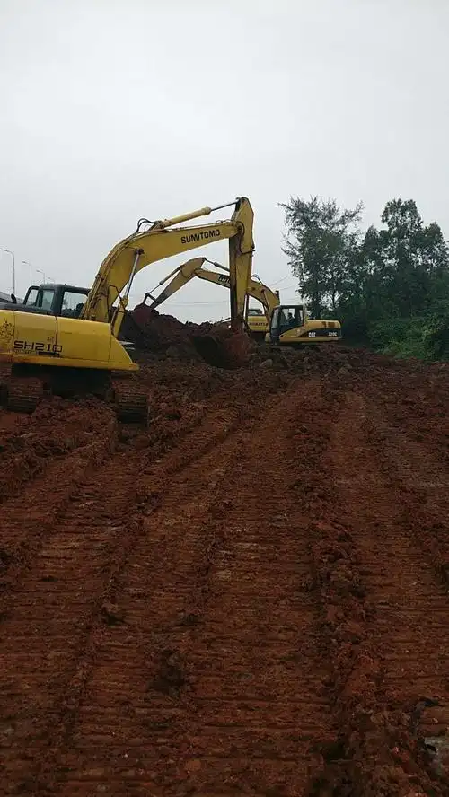 项目08幅和10幅地块铺填种植土.