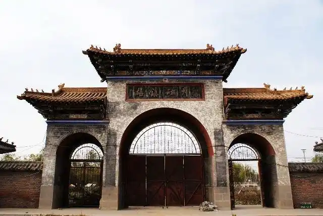 兰陵王墓前有个石雕,可不少游客看到石雕,都说:雕的这是谁