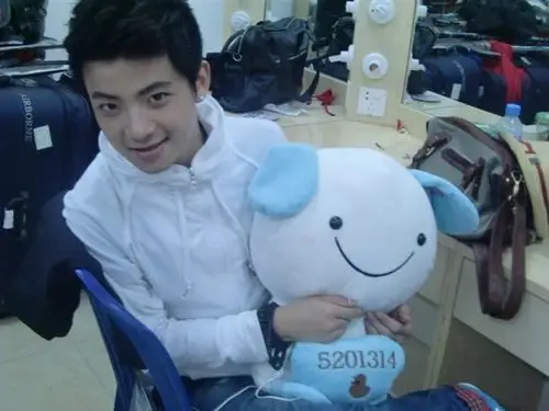 超可爱的小快男---无邪笑颜吴俊余