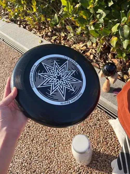 在周末展开一项全新的运动frisbee030669