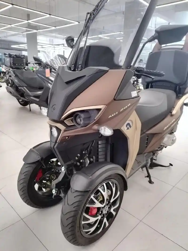 金城 ad200 倒三轮 踏板摩托车.倒三轮摩托车