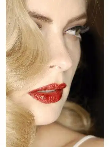 烈焰红唇德国名模茱莉亚