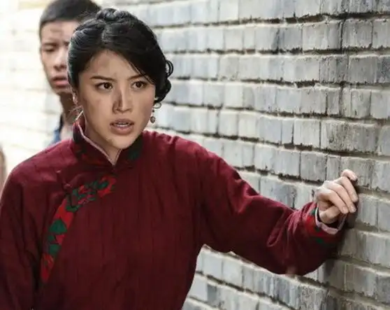 直到网友发现并上传了这样的桥段:翔嫂葛天扮演的"银妹"去看望被皇军