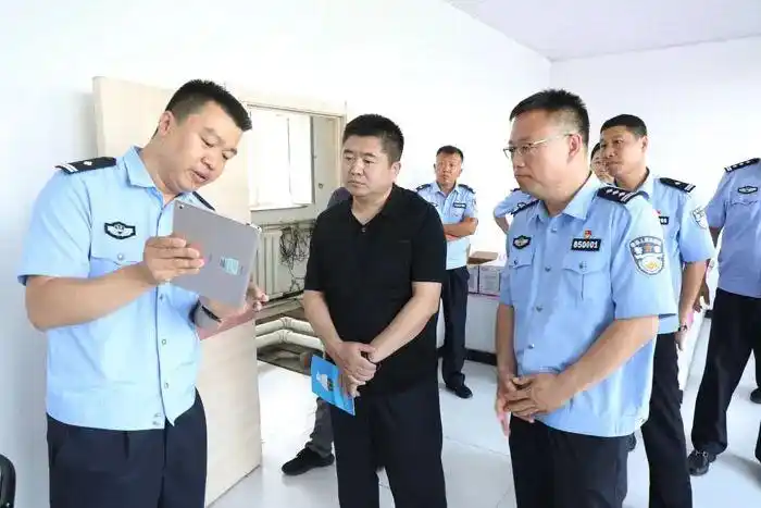 省厅户政总队长俞申带队调研指导大安户政派出所工作