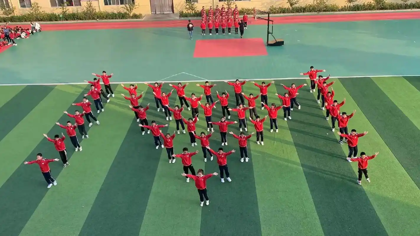 黄河学校六三班广播体操队列队形展示 - 抖音