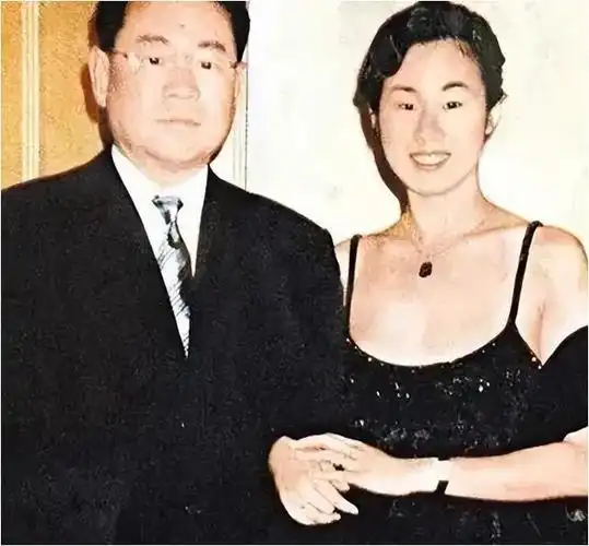 名流夜宴:丑妃逆袭,双富豪焦点