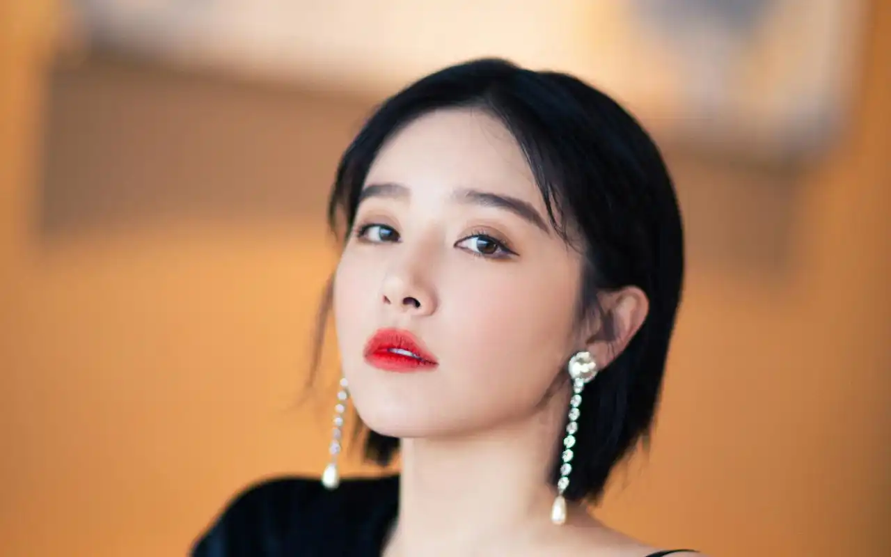 阚清子清新灵动写真桌面壁纸