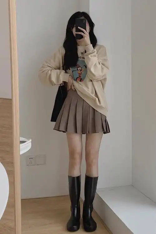 2021秋季洋气少女感学院风搭配气质时尚印花卫衣百褶裙两件套