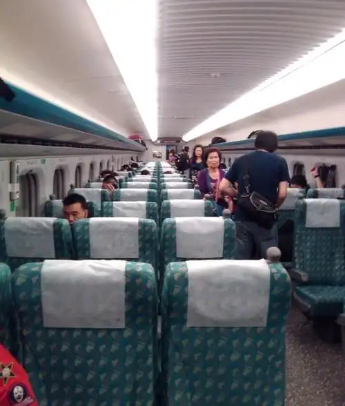 如果高铁上你买的是坐票孕妇是站票你发现孕妇占了你的座位你应该怎么