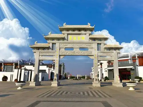 农村石材大门分为石牌坊和石牌楼,石牌楼比石牌坊等级高,后来都统称为