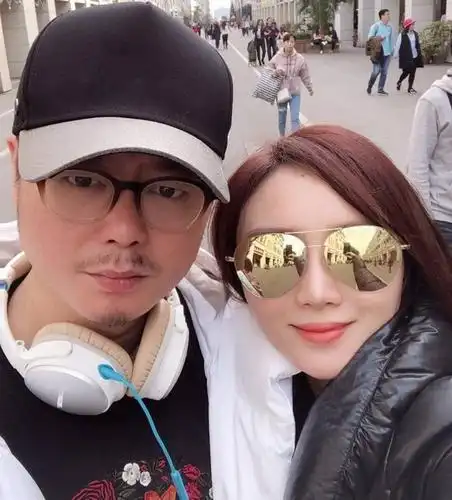 他是西虹市首富里的教练曾是三等功士官小娇妻美的让人羡慕