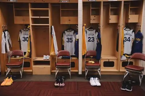 nba更衣室潜规则:菜鸟期被整蛊不能发火,最后1个损人不利己