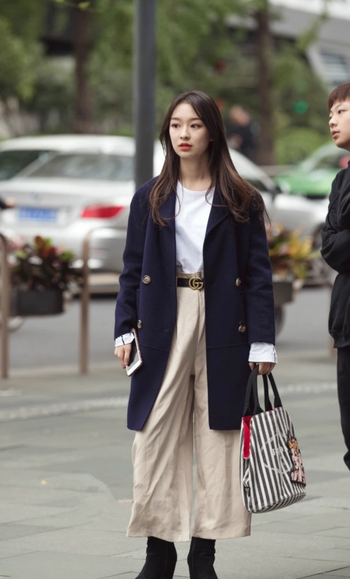 足浴店妹子微信跟你聊天正常吗(同济大学医生评俞莉