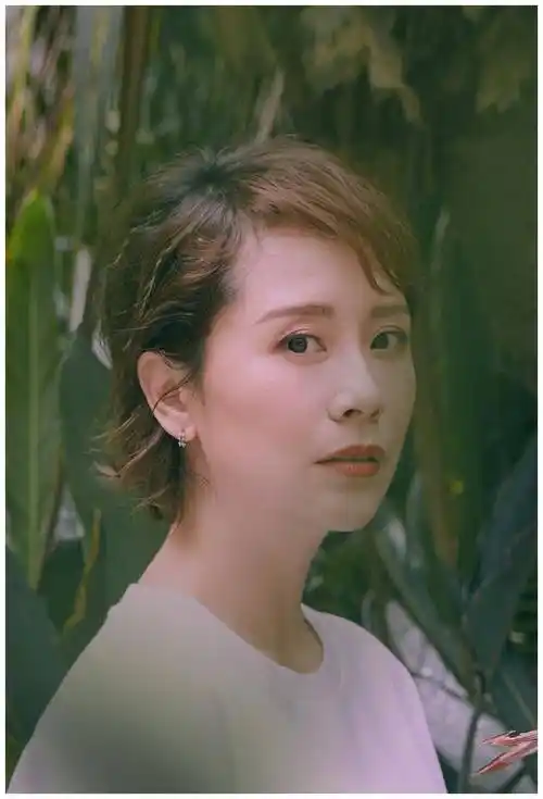 海清终于新造型短发搭卫衣牛仔短裤穿得太高级41岁美得太出众