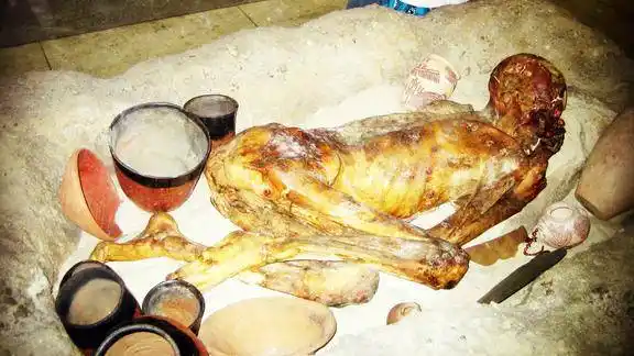 中国800年古墓挖掘万历皇帝尸体造型诡异只因古代一恐怖制度