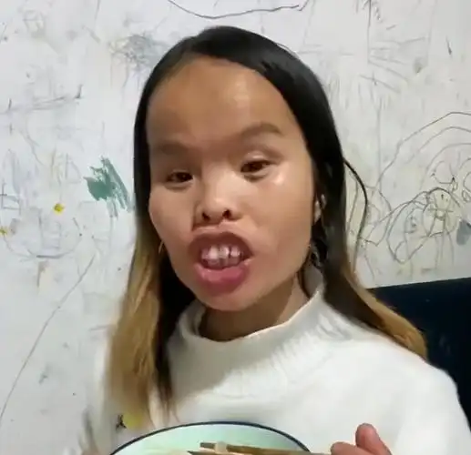 江西女子"一丑成名",靠奇特长相圈粉百万,自信程度不输凤姐