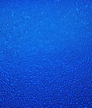 深蓝色背景上密集的水           jpg