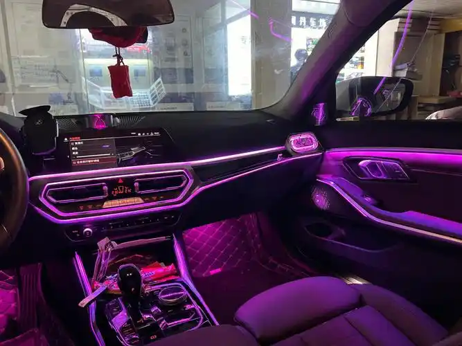 宝马三系大满配氛围灯太赞了吧