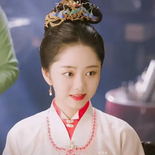 谭松韵又一部古装大剧来袭!合作小五岁男演员,题材方面有望爆火